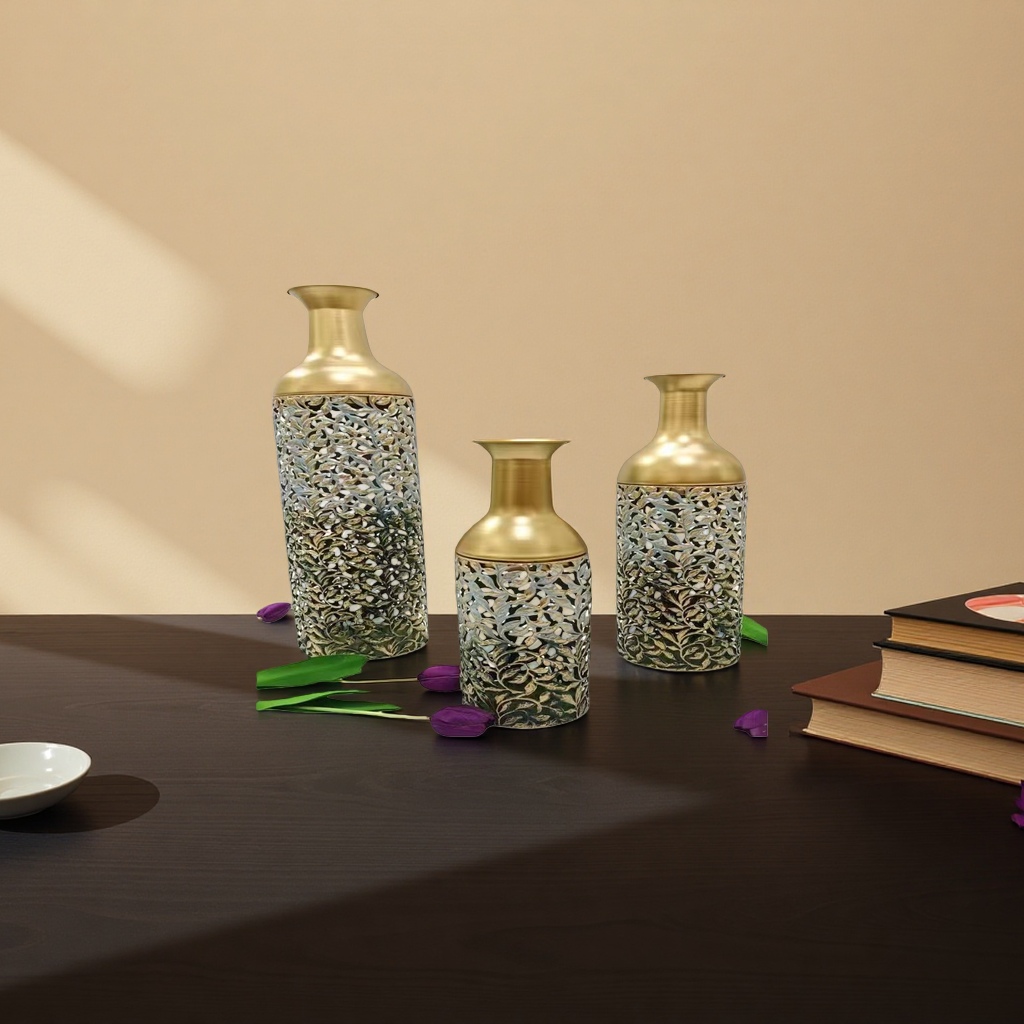 Golden hollowed-out vase for living room decoration, ceramic vase, high-end home flower vase Application Scenario