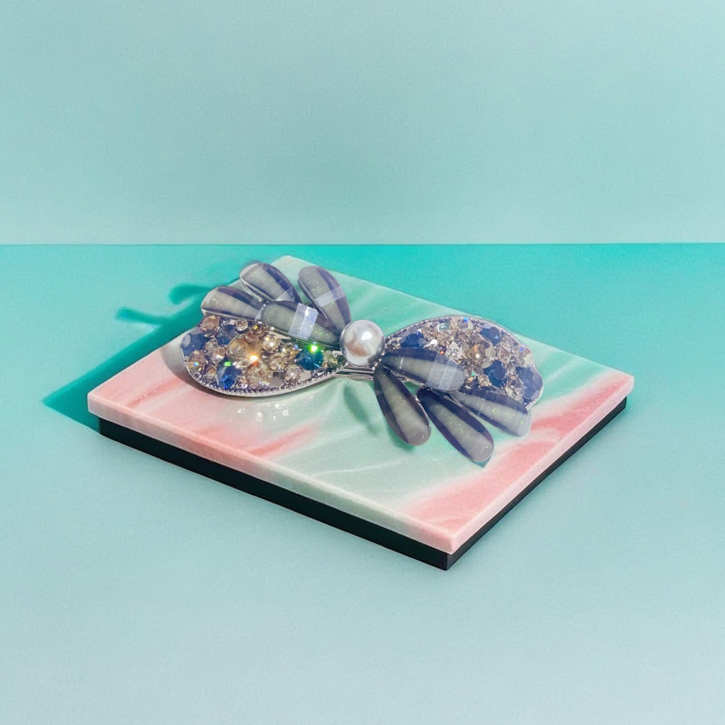 Bow hair clips are cute and sweet headwear for girls. Metal spring clips are cute and stylish hair accessories