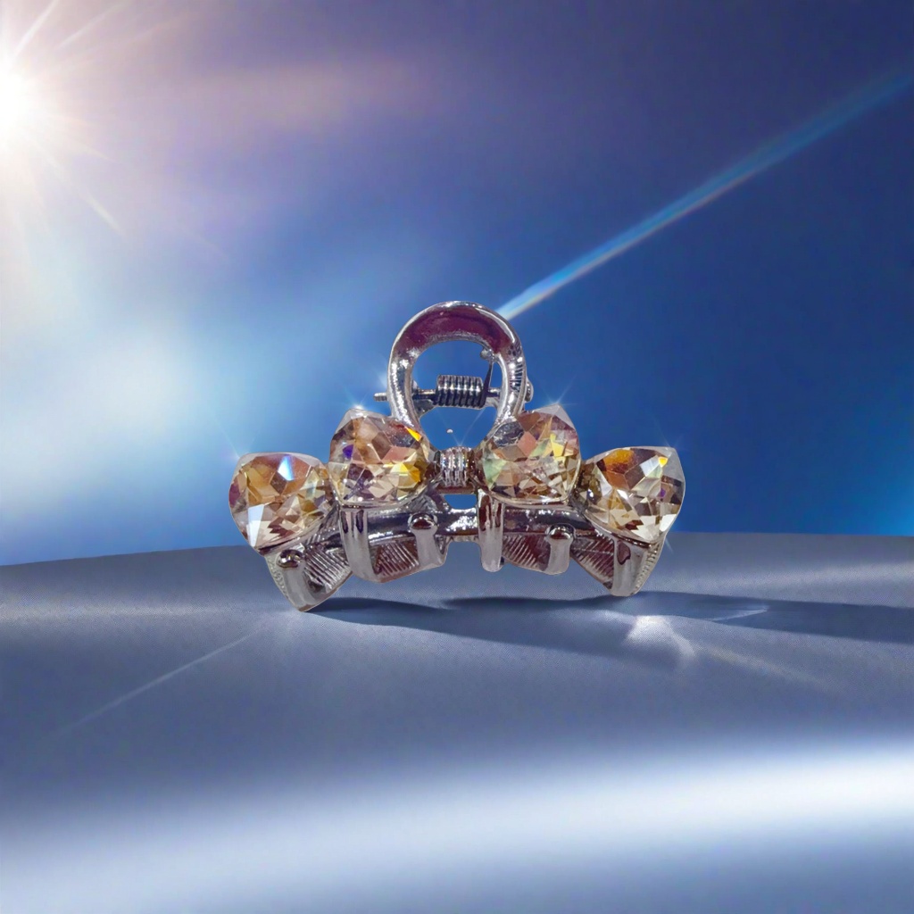 The crystal-decorated hairpin and the shiny zircon women's headwear are simple and versatile details Picture