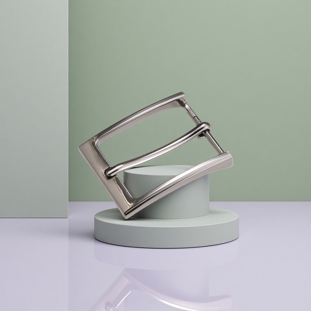 The nickel-plated metal belt buckle is rust-proof and suitable for a 3cm wide cowhide belt