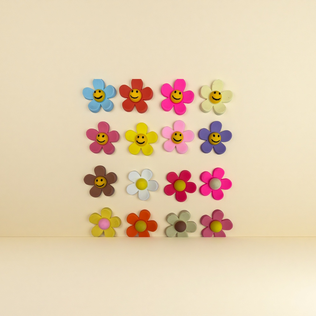 Color caras sonrientes girasol PVC soft adhesivo parches holes holes zapatos flores accesorios estuches de teléfono refrigerador copas parches Application Scenario