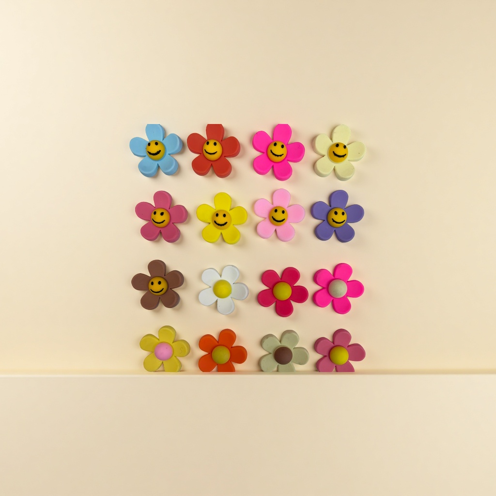 Color caras sonrientes girasol PVC soft adhesivo parches holes holes zapatos flores accesorios estuches de teléfono refrigerador copas parches details Picture