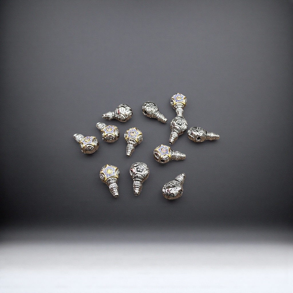 Silver metal decorative beads are fashionable, simple and versatile accessories Application Scenario