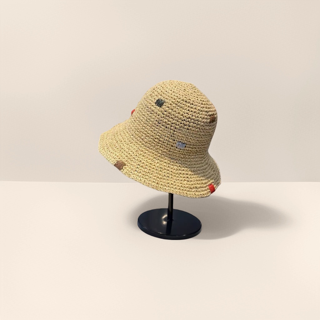 A fashionable and casual wide-brimmed straw hat for women's summer sun protection and shade Application Scenario