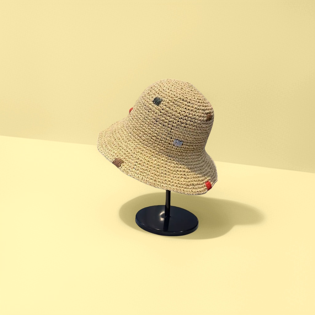 A fashionable and casual wide-brimmed straw hat for women's summer sun protection and shade details Picture