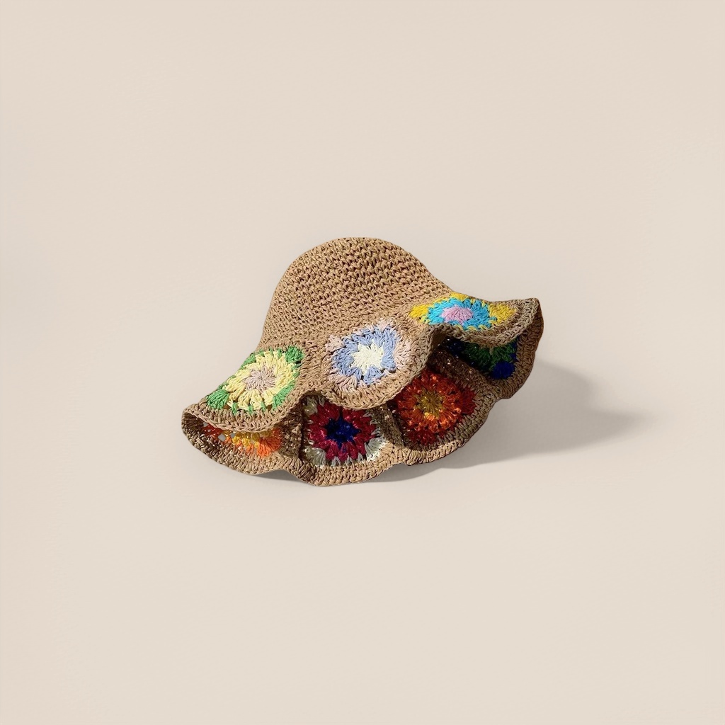 A straw woven floral sun hat for ladies, a summer vacation sun protection straw hat Application Scenario