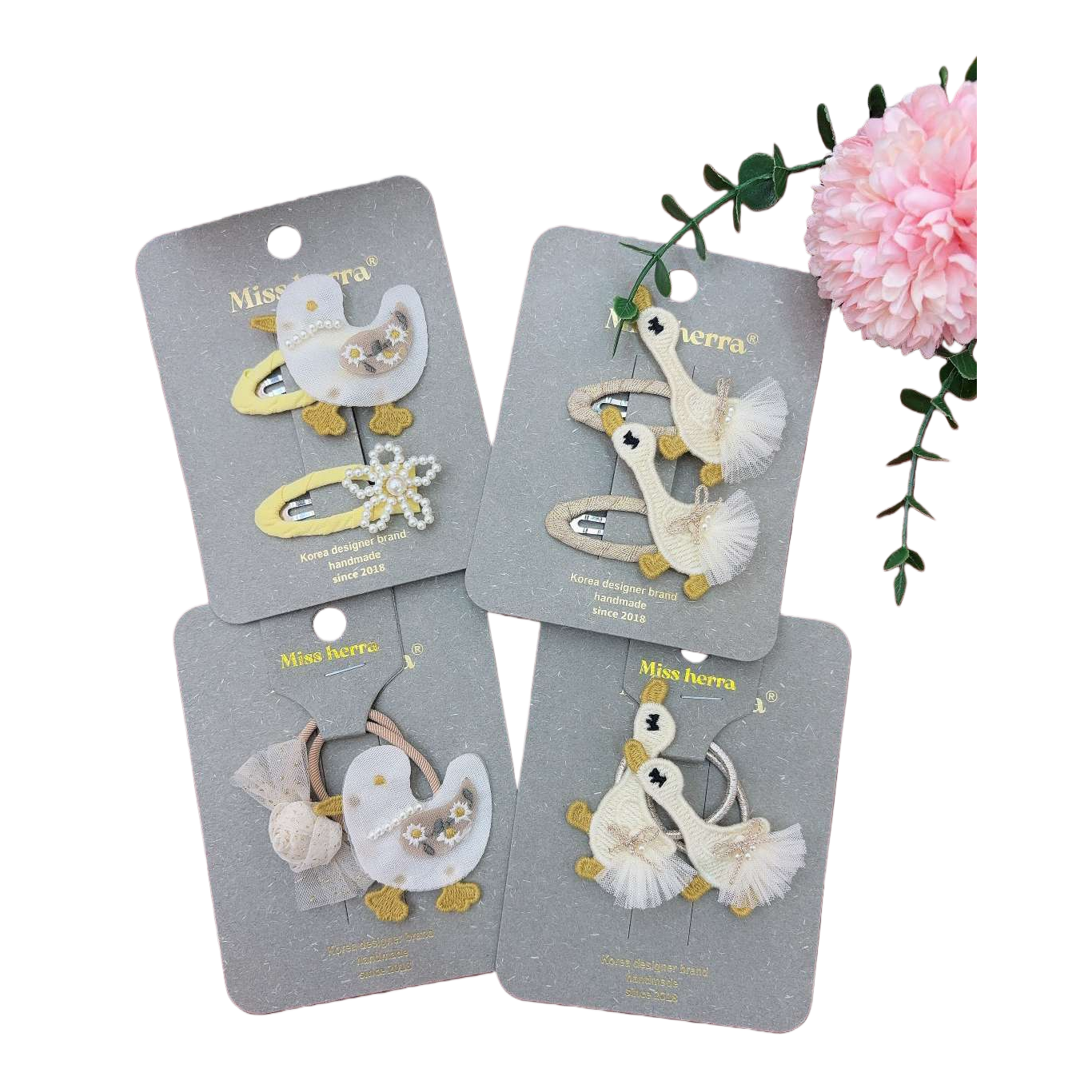فتاة صغيرة حلوة ترتدي غطاء شعر الأطفال الكرتونية Item Picture
