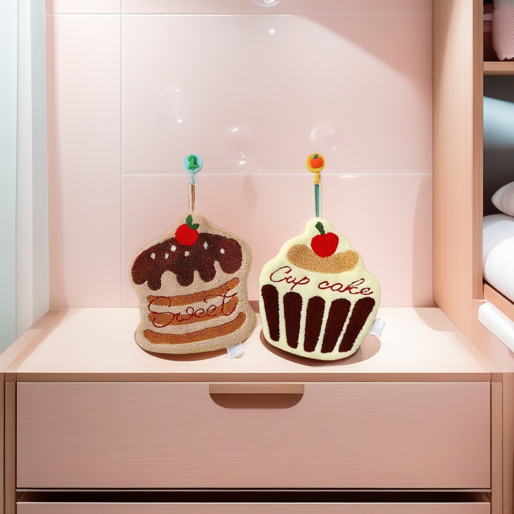 Cute cake-shaped plush hanging decoration, chocolate-style Sweet paper cup-style Cup cake wall decoration details Picture