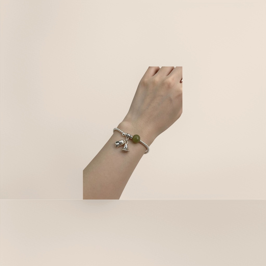A simple, fashionable and versatile women's bracelet accessory details Picture