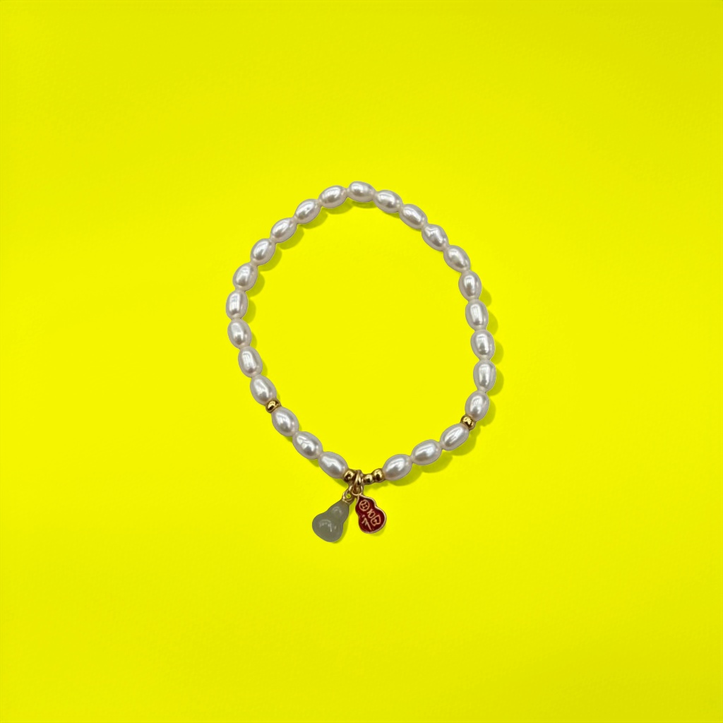Natural pearl bracelets are simple, versatile and fashionable accessories for women Application Scenario