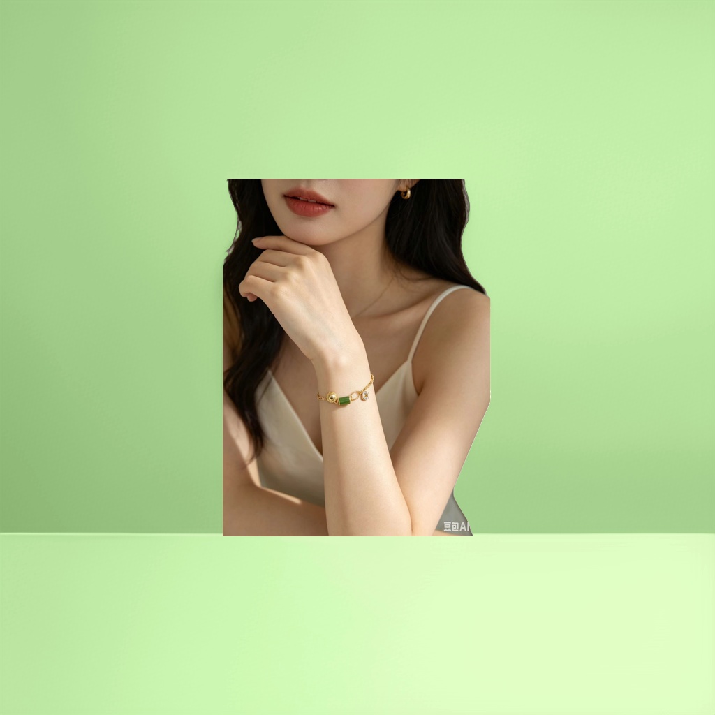 The golden bracelet with green gemstones for women's arm decoration is simple and fashionable Specification image