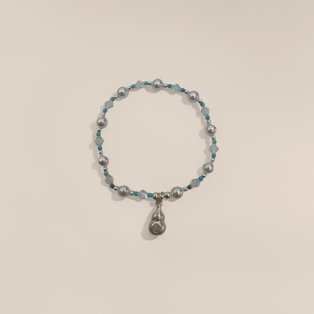 A 925 sterling silver fine chain bracelet is a light luxury accessory that women wear frequently in daily life Application Scenario