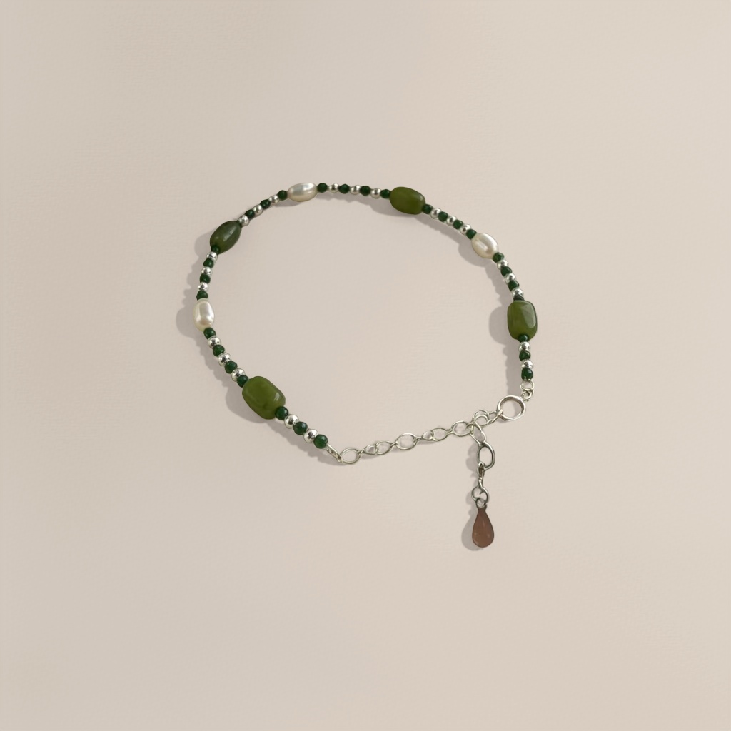 Ladies' fashionable jewelry bracelets are exquisite and versatile, elegant and refined accessories