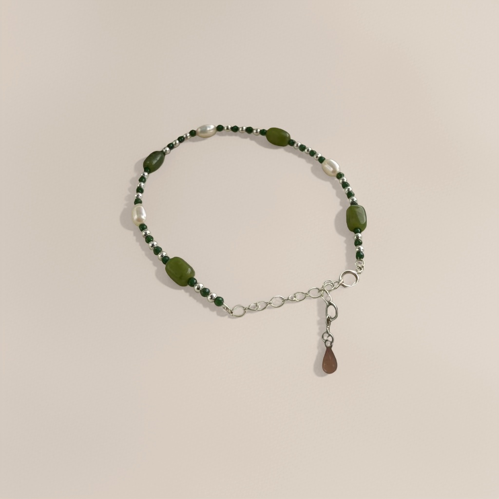 Ladies' fashionable jewelry bracelets are exquisite and versatile, elegant and refined accessories details Picture