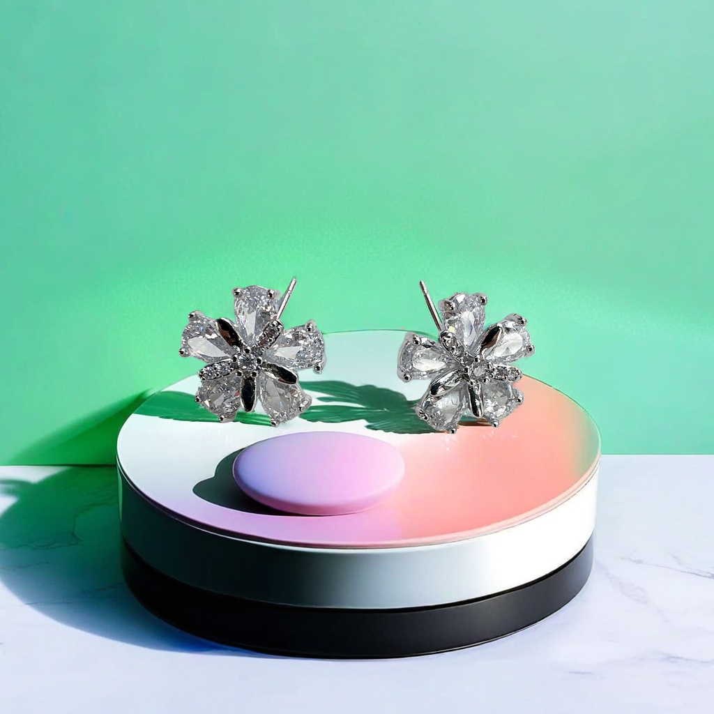 Flower-shaped stud earrings are fashionable, simple and versatile. They are ideal for girls' daily wear Specification image