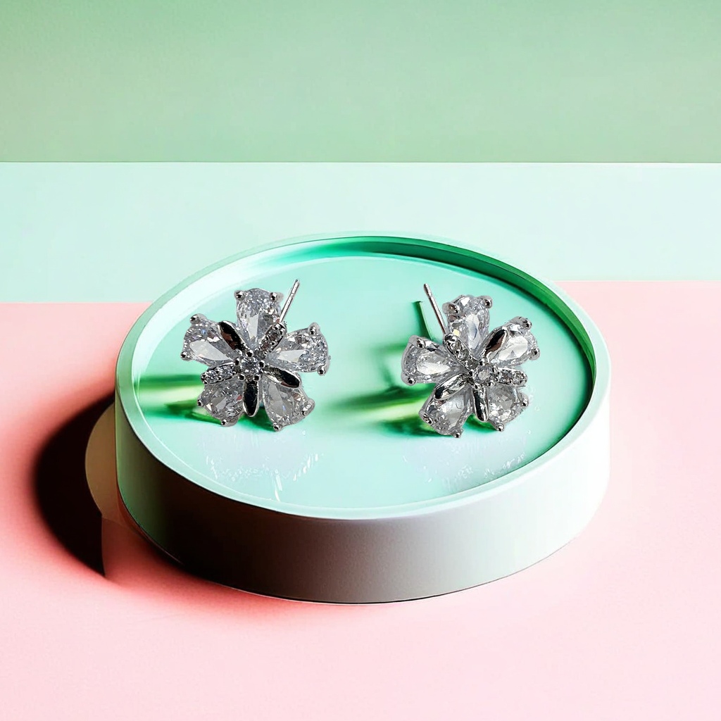 Flower-shaped stud earrings are fashionable, simple and versatile. They are ideal for girls' daily wear details Picture