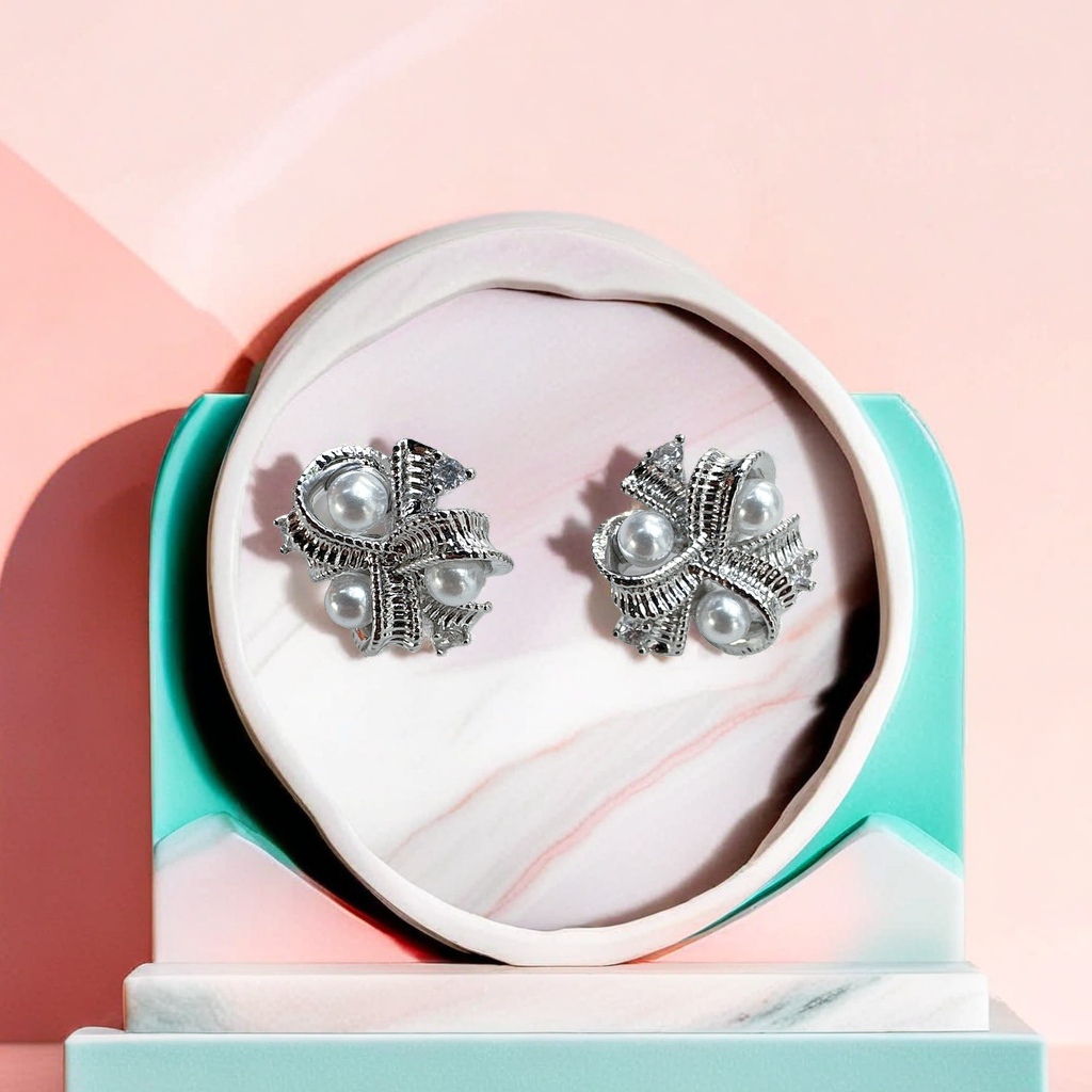 Pearl stud earrings for women are fashionable and simple. They are 18K gold-coated anti-allergy stud earrings Specification image