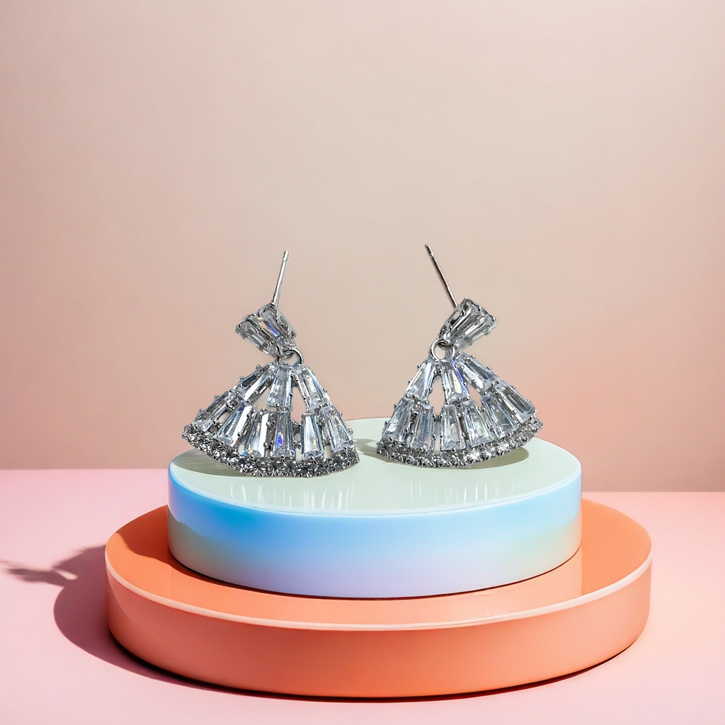 A pair of fashionable and simple earrings and light luxury alloy stud earrings for women