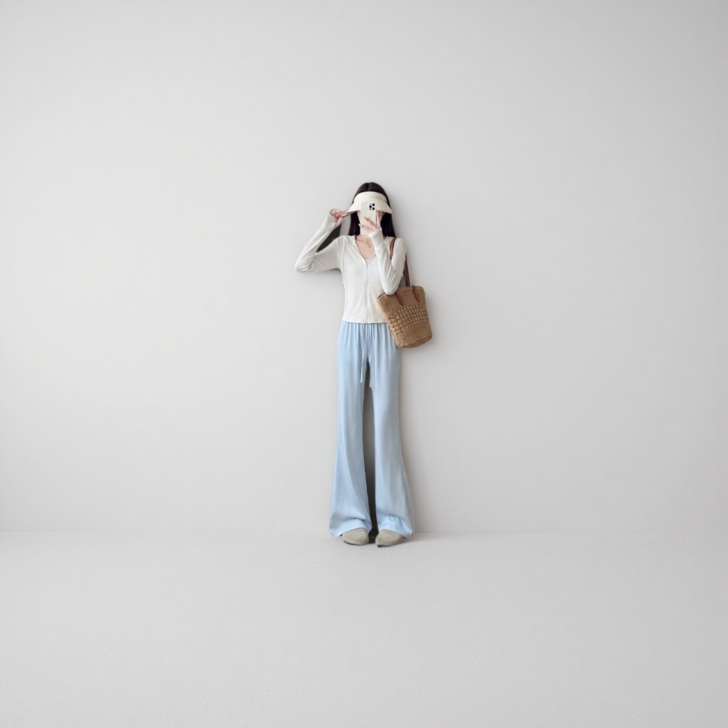 The same style of fashionable clothing as the model, simple and versatile, is a new spring collection details Picture