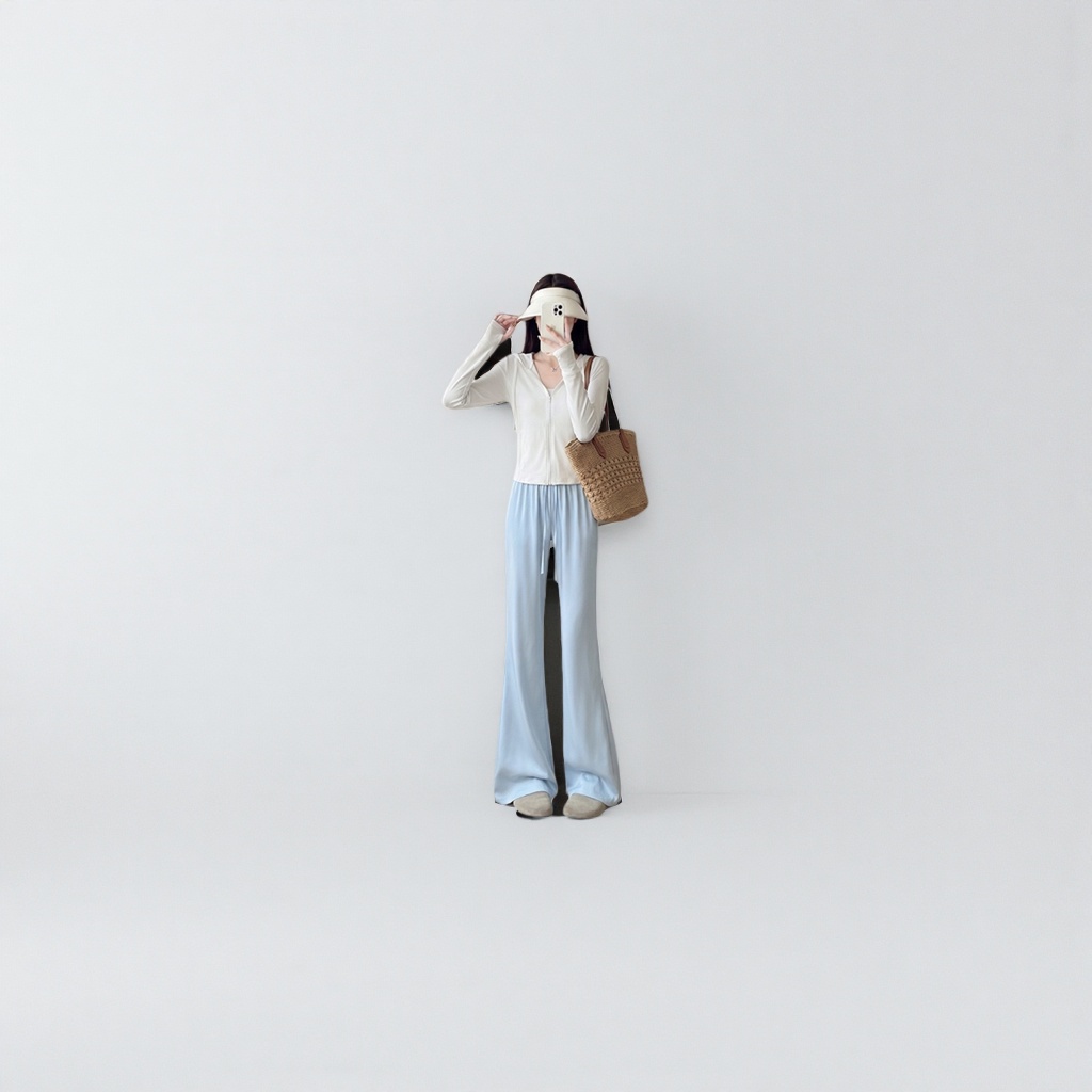 The same style of fashionable clothing as the model, simple and versatile, is a new spring collection