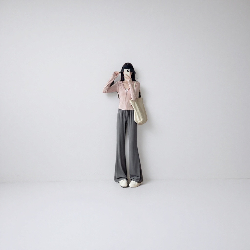The light grey tall casual suit is the same as the model's, loose and makes one look taller details Picture