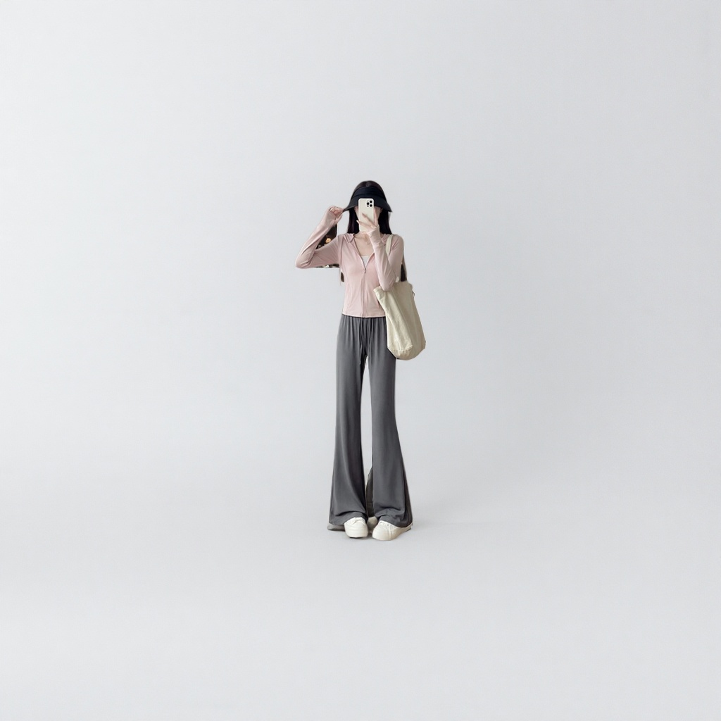 The light grey tall casual suit is the same as the model's, loose and makes one look taller