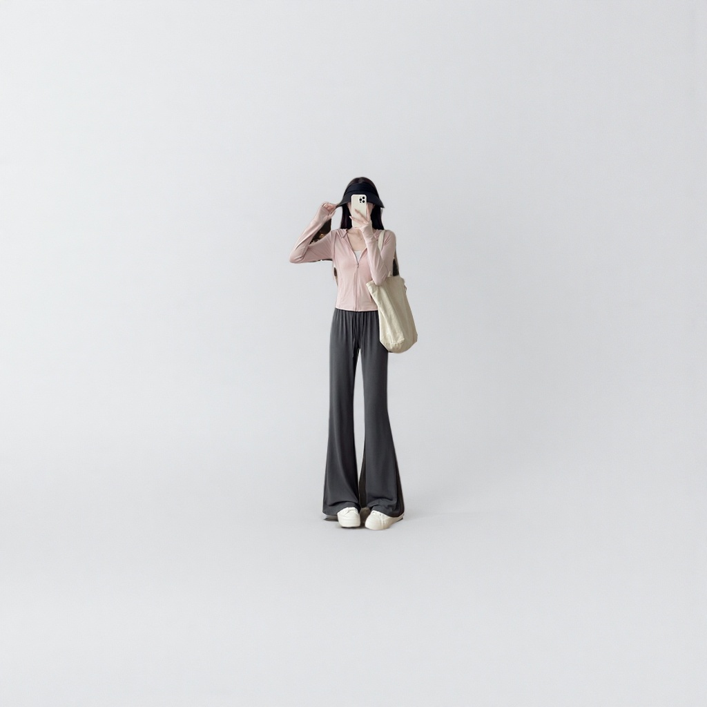 The model appears in pure cotton casual wear for spring and summer, which is comfortable and breathable for daily wear