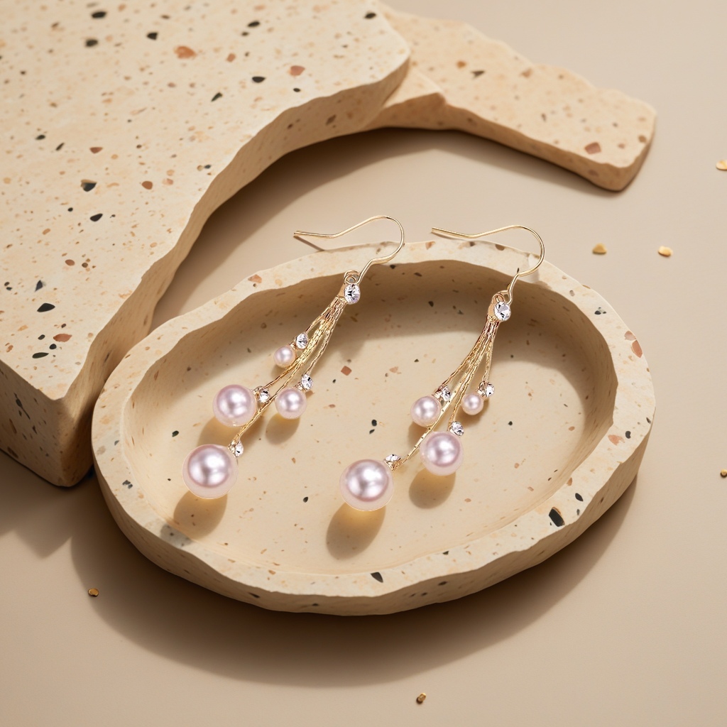 1 pair of pearl earrings, a fashionable, simple and versatile earring accessory for women Application Scenario