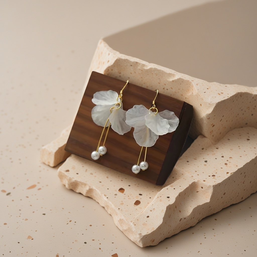 Flower-shaped earrings are fashionable and simple designs, light and versatile accessories Specification image
