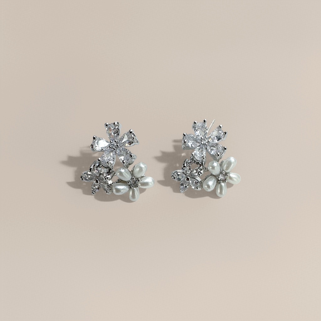 Flower-shaped earrings with a fashionable and simple design are light and versatile accessories Specification image