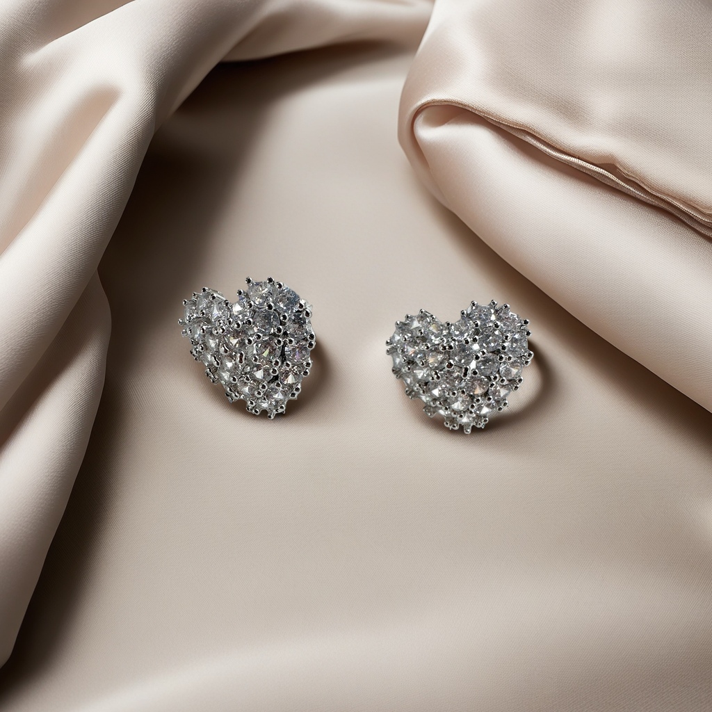 Heart-shaped diamond stud earrings set in 18K gold, a light luxury and fashionable accessory for women details Picture