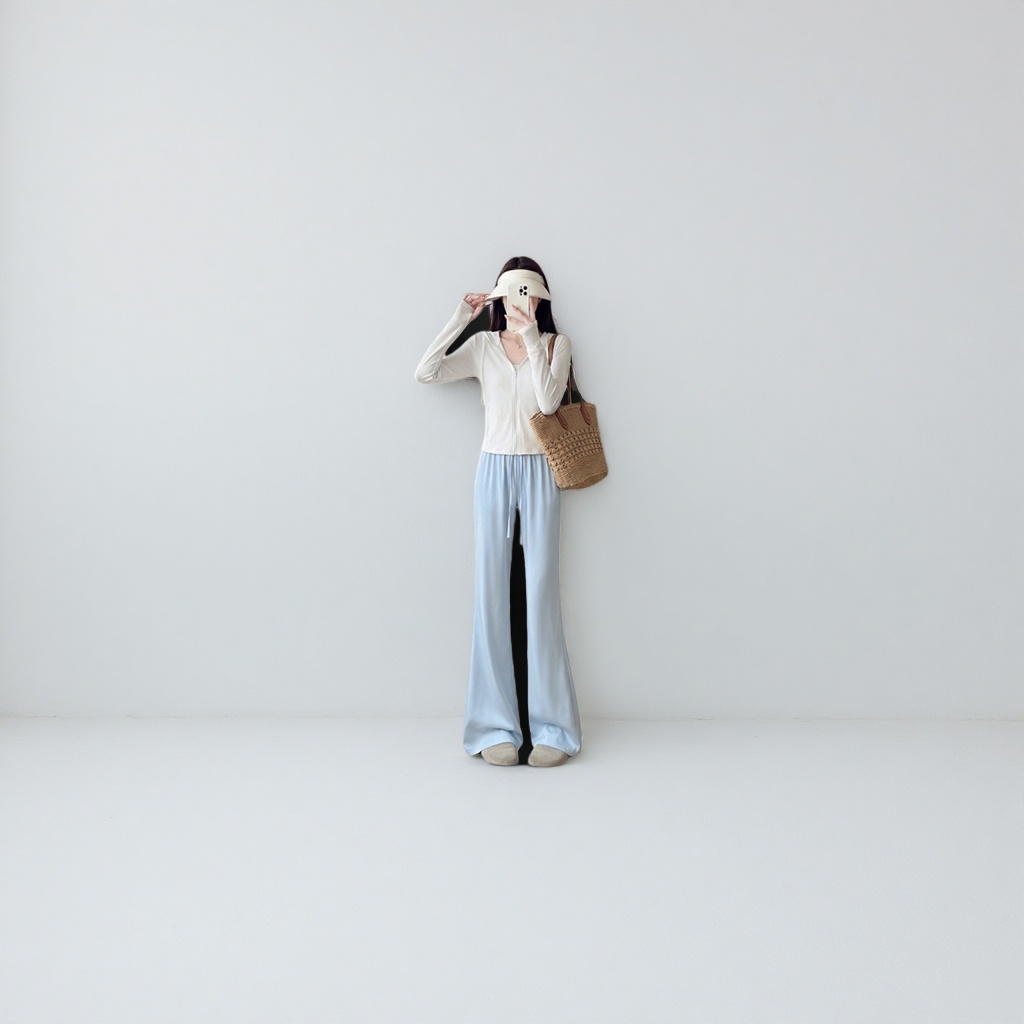 A slimming, versatile and fashionable women's top specially designed for model clothing shoots Application Scenario