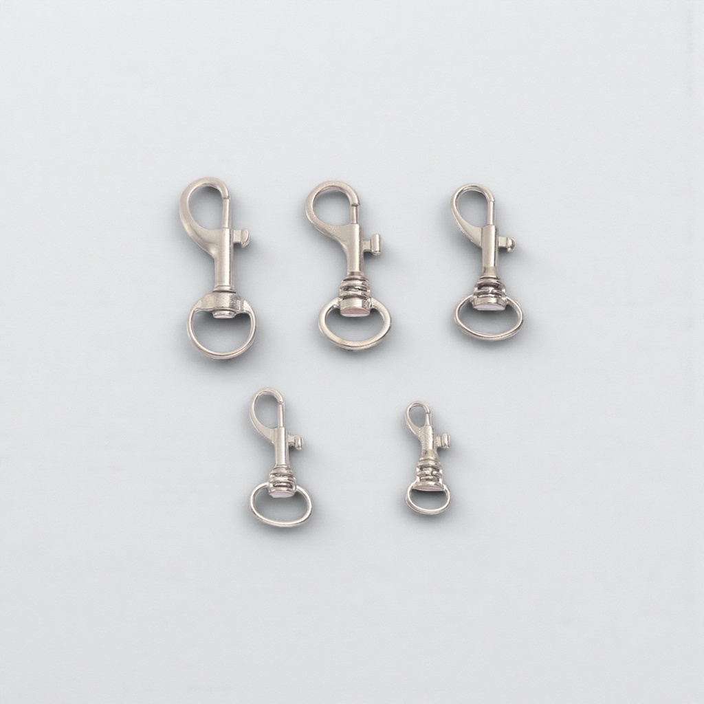 Metal hooks are thick and load-bearing, suitable for bathrooms and kitchens, and can be pasted without drilling