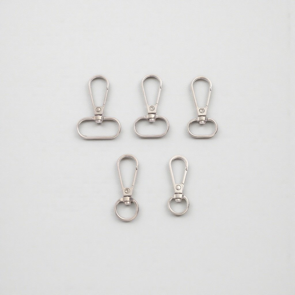 The five-piece metal hook is highly load-bearing, anti-slip and durable, suitable for both bathrooms and kitchens Application Scenario