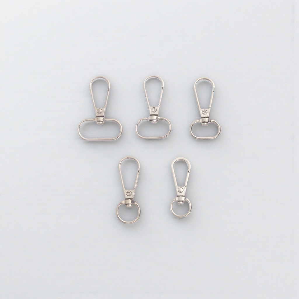 The five-piece metal hook is highly load-bearing, anti-slip and durable, suitable for both bathrooms and kitchens