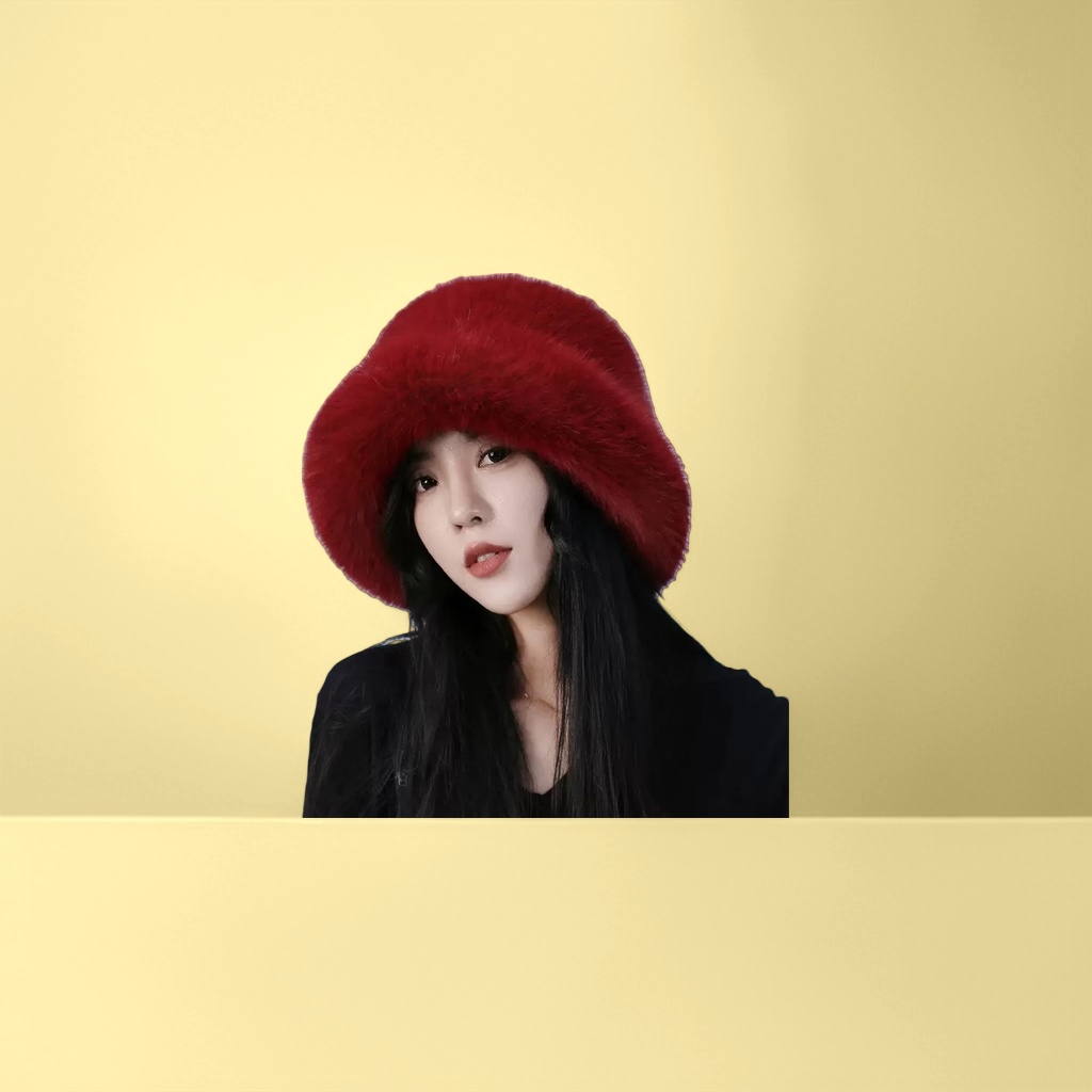 The green plush hat is warm and cute. The woolen hat is a versatile winter casual hat for women