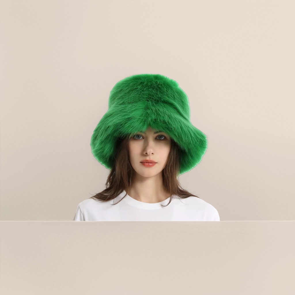 The green plush hat is warm and cute. The woolen hat is a versatile winter casual hat for women Application Scenario