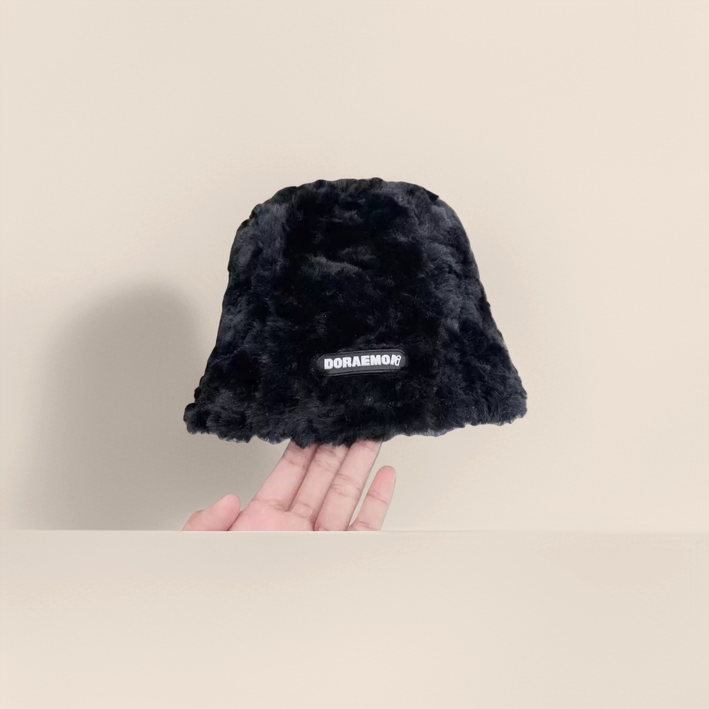 Black plush hat, a warm winter hat for girls Application Scenario