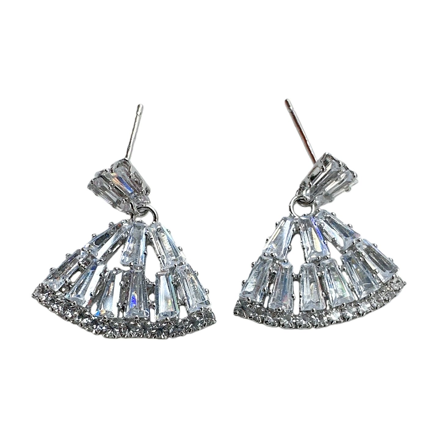 A pair of fashionable and simple earrings and light luxury alloy stud earrings for women