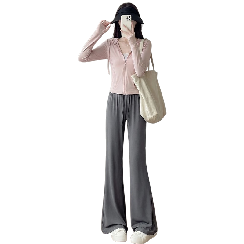 The light grey tall casual suit is the same as the model's, loose and makes one look taller Item Picture