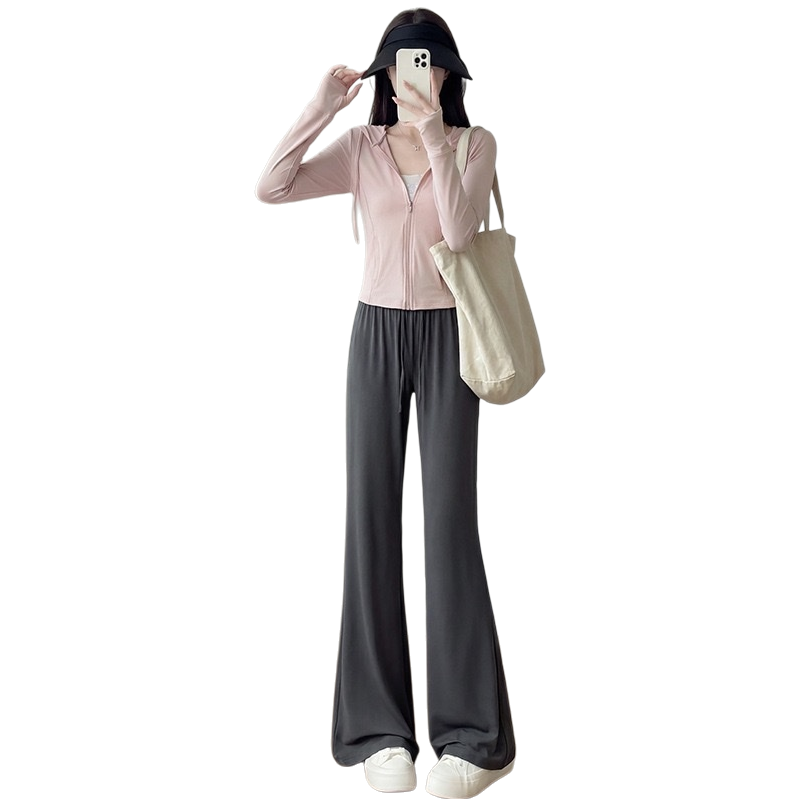 The model appears in pure cotton casual wear for spring and summer, which is comfortable and breathable for daily wear Item Picture