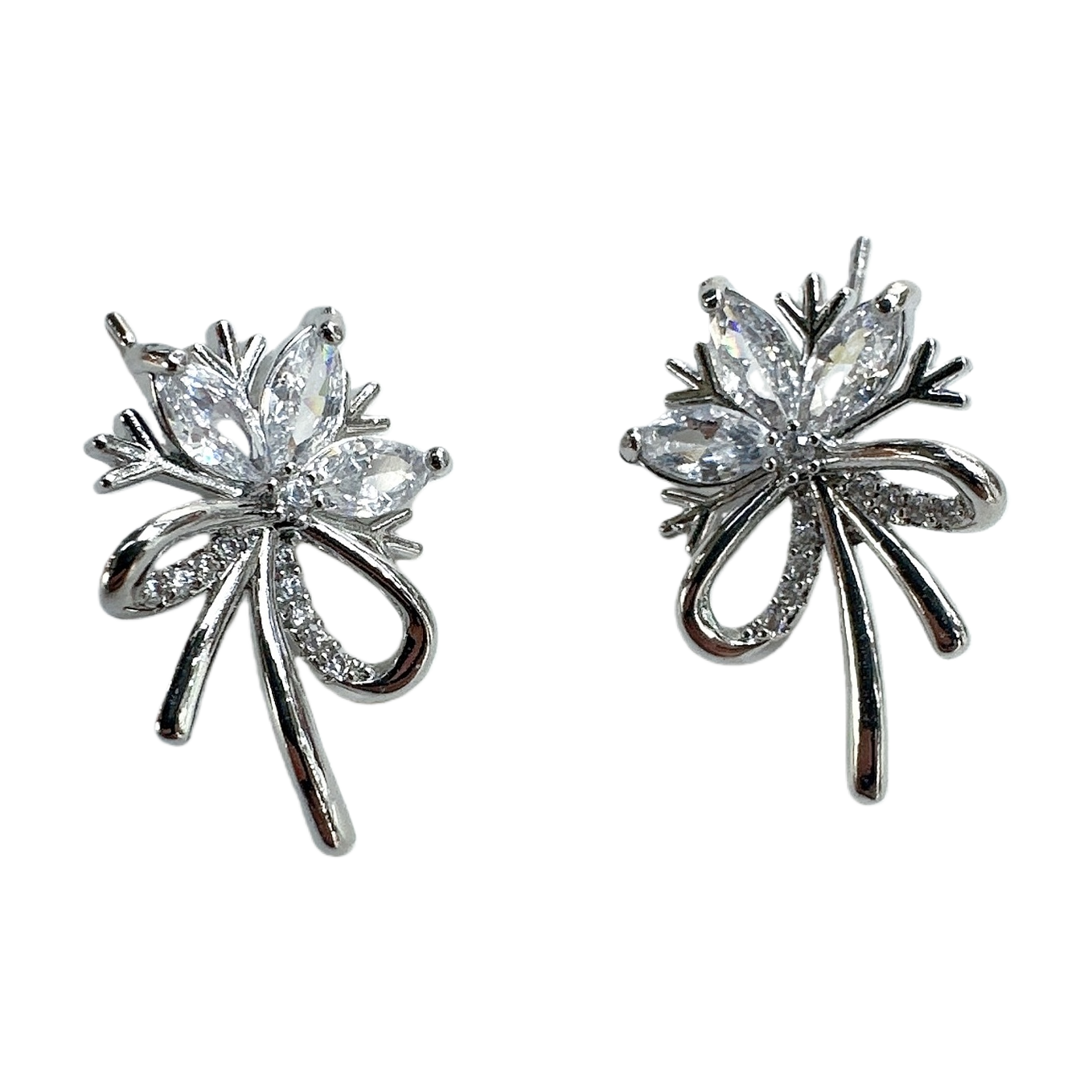 Flower-shaped stud earrings are fashionable, simple and versatile Item Picture
