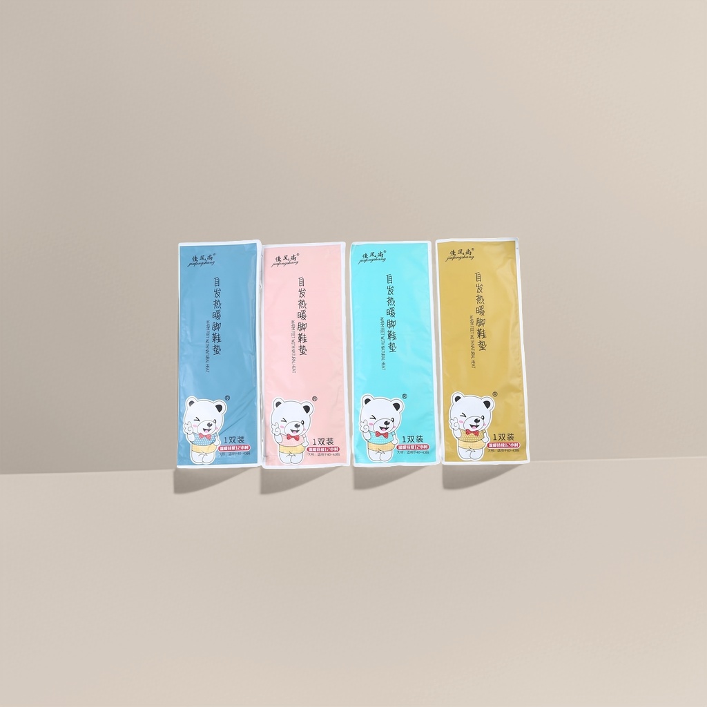四款彩色包装的自发热暖脚鞋垫，每款均印有“佳风尚”品牌名、卡通小熊图案及“1双装”字样细节图