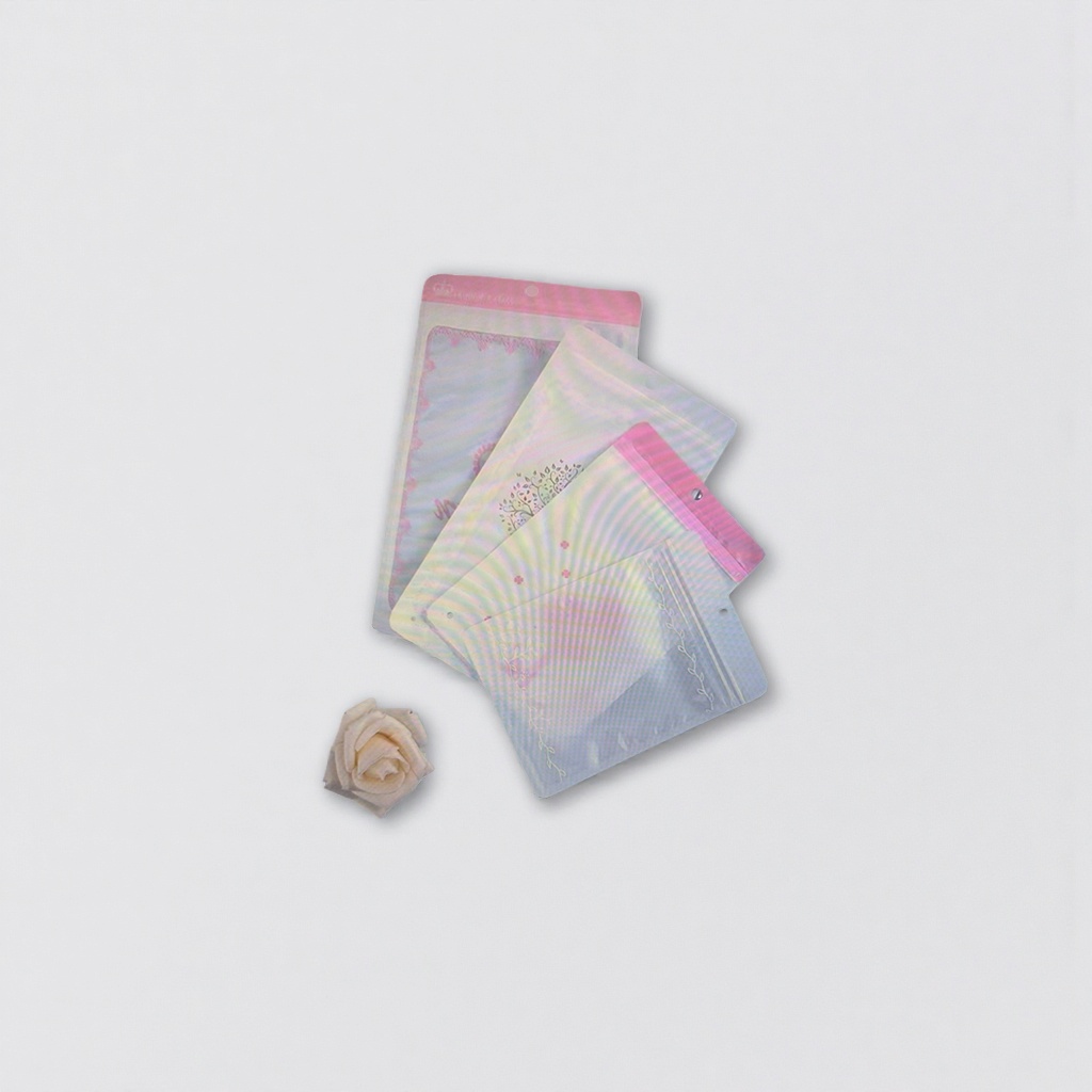 Bolsa ziplock transparente con bordes rosados apilados fondo azul claro rosa blanco papel de red details Picture