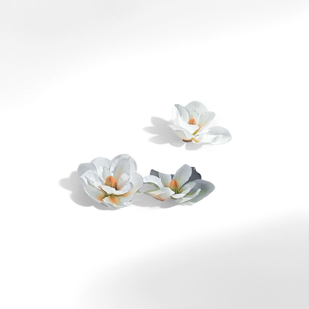 White magnolia flower bed scented candle with natural soy wax leaves a long-lasting fragrance
