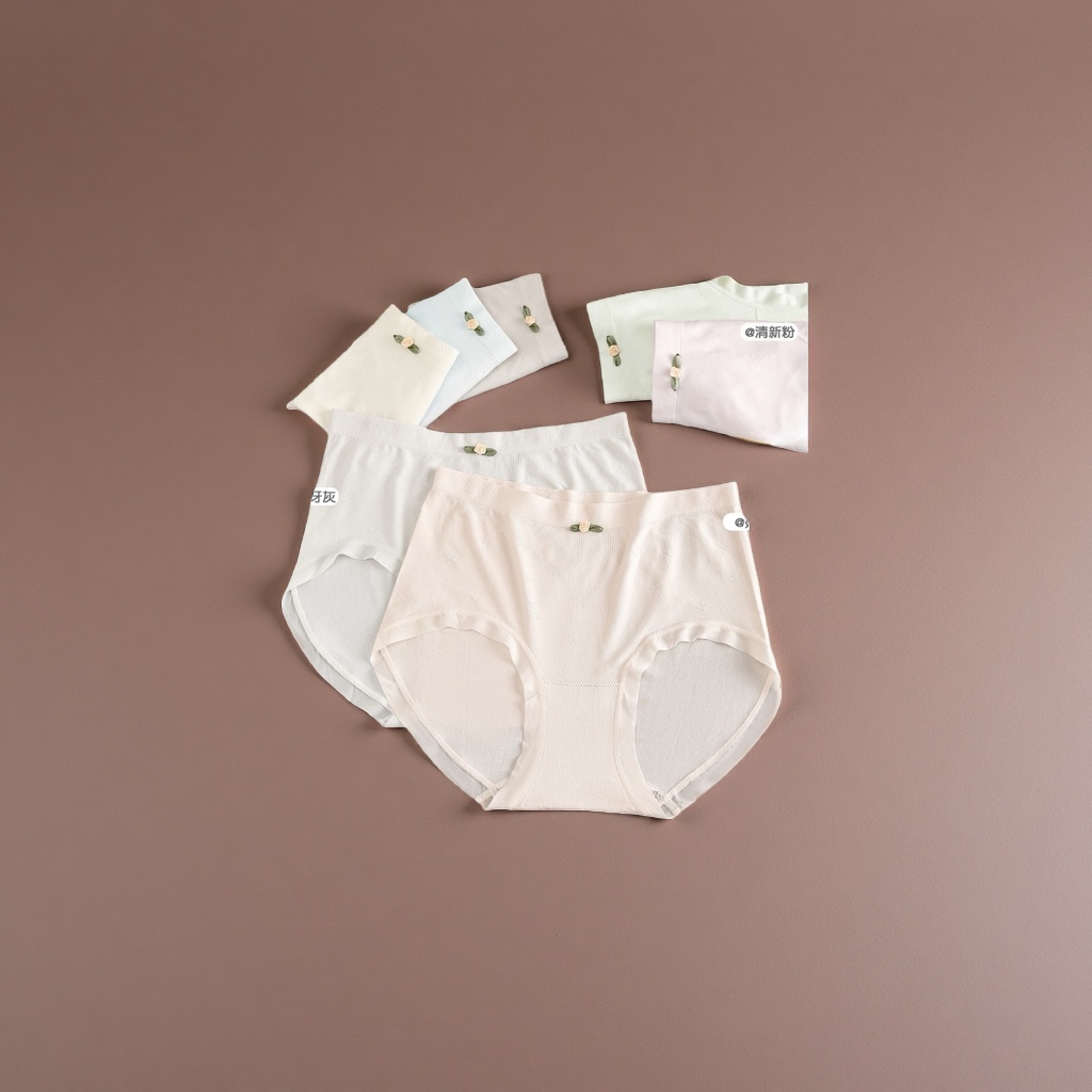 The main body of the off-white high-waisted underwear is decorated with small flowers details Picture