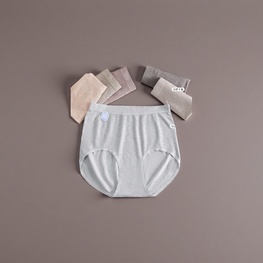 The grey high-waisted underpants are seamless, comfortable, breathable and made of pure cotton, a basic style for women details Picture