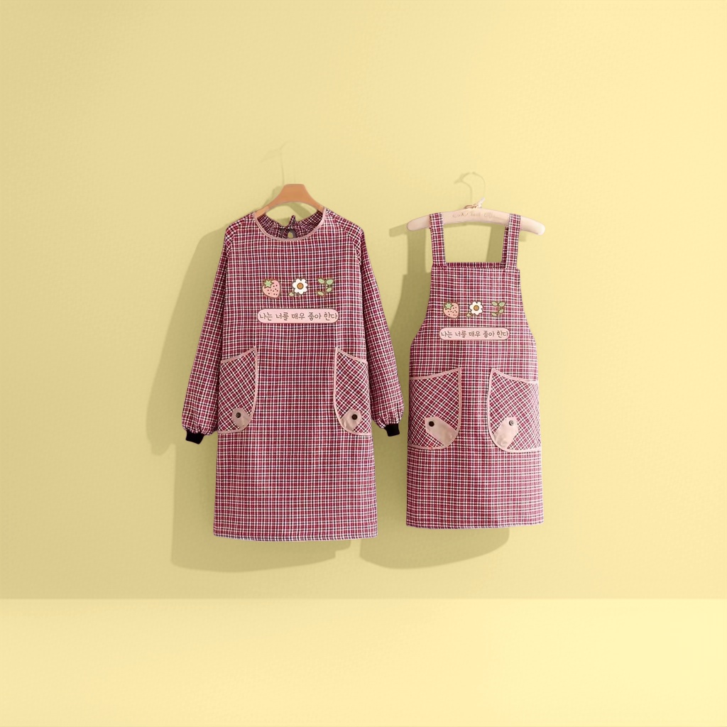 The red and white checkered strawberry Daisy apron features a long-sleeved one-piece design on the left side and a short pocket with a small fish decoration on the right side details Picture