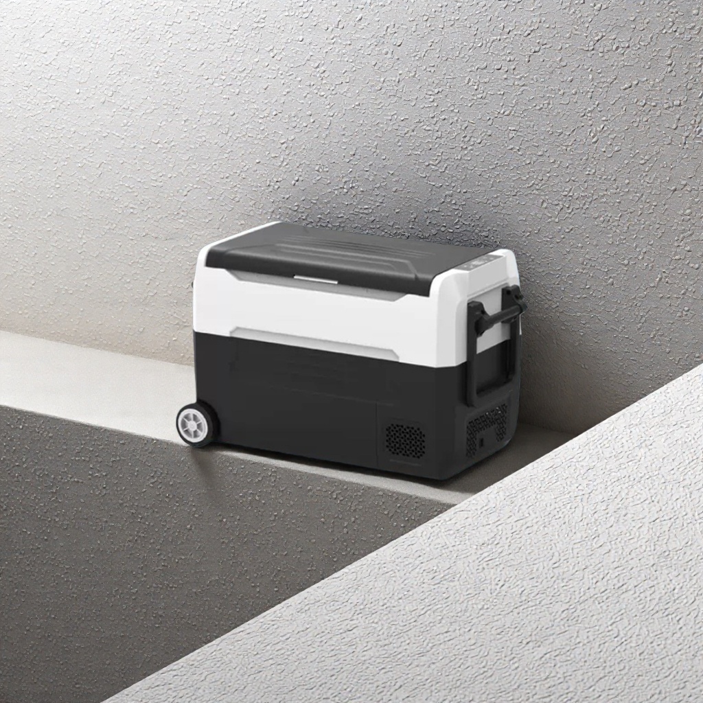 Car refrigerator for 12V and 24V universal car EA35/45/55 refrigeration and quick-freezing freezer