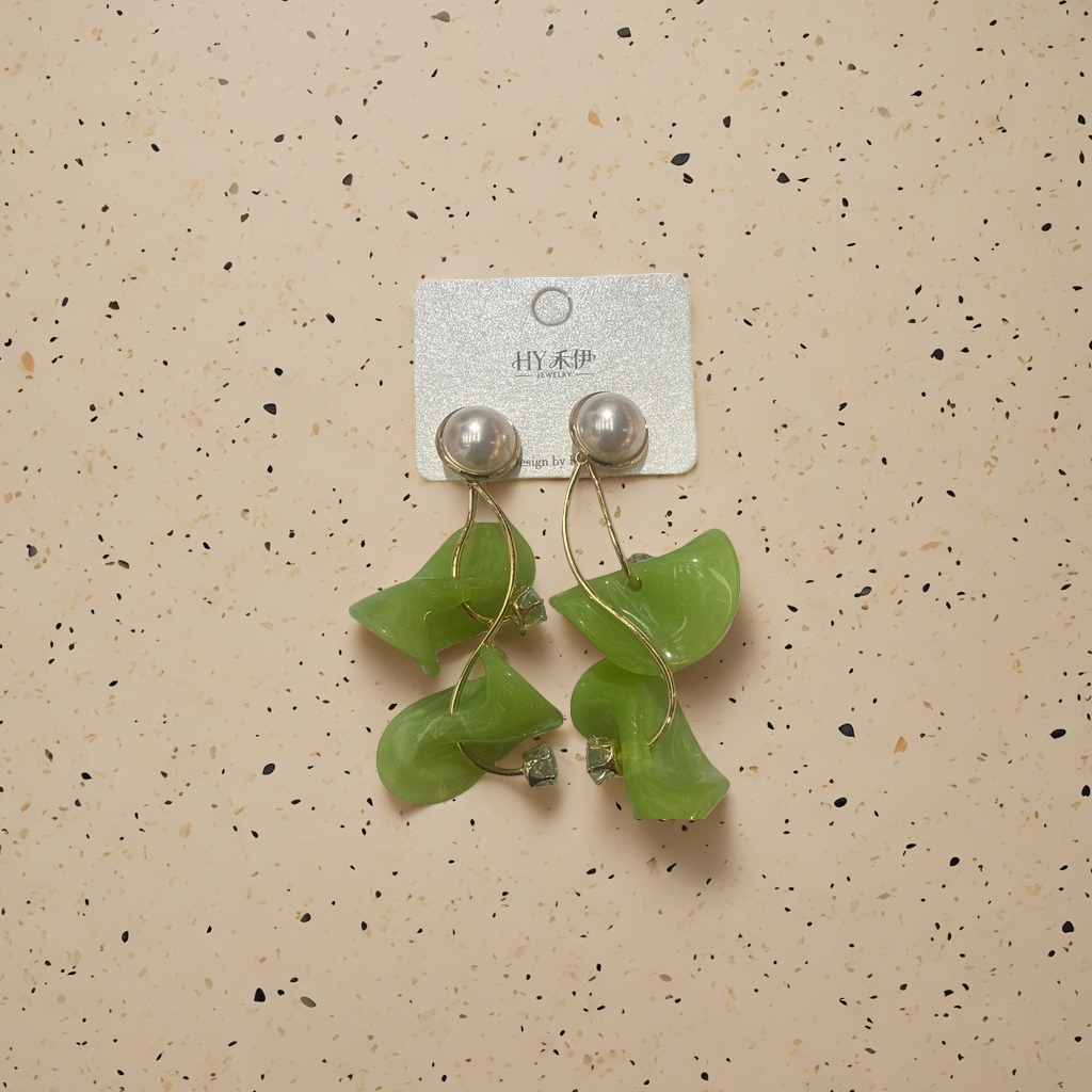 Green leaf-shaped earrings with a golden metal frame and pearl crystal decoration Specification image
